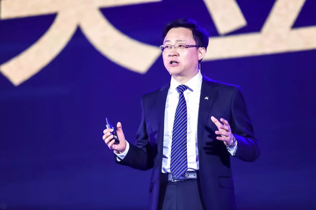 科大讯飞召开2017年度发布会:重磅推出多款新品,人工智能将出现新的商业模式